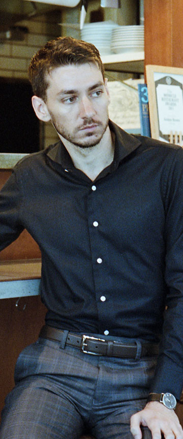 Classic Dobby(black)シャツの着用3