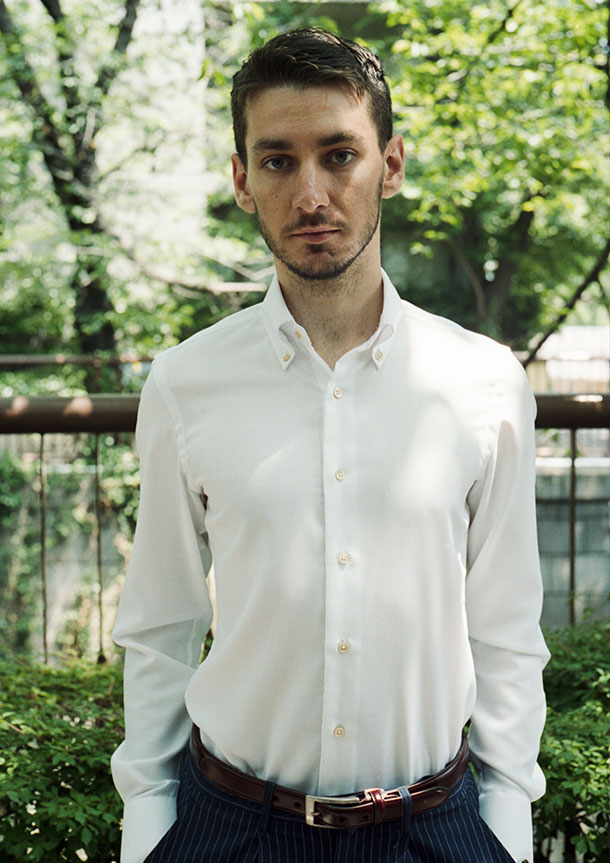 Rich Oxford(white)シャツの着用2