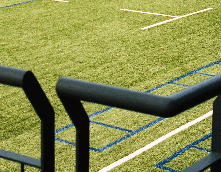 Dressy Broad(white)シャツの着用1