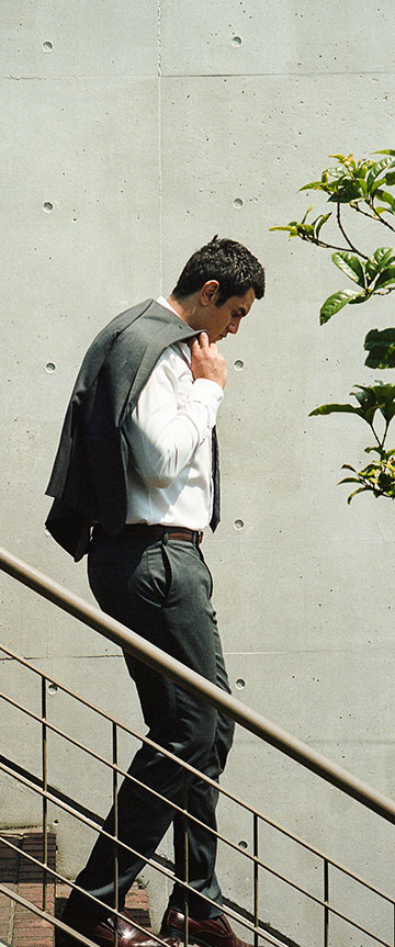 Dressy Broad(white)シャツの着用2