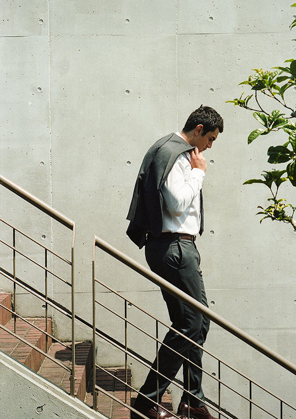 Dressy Broad(white)シャツの着用2