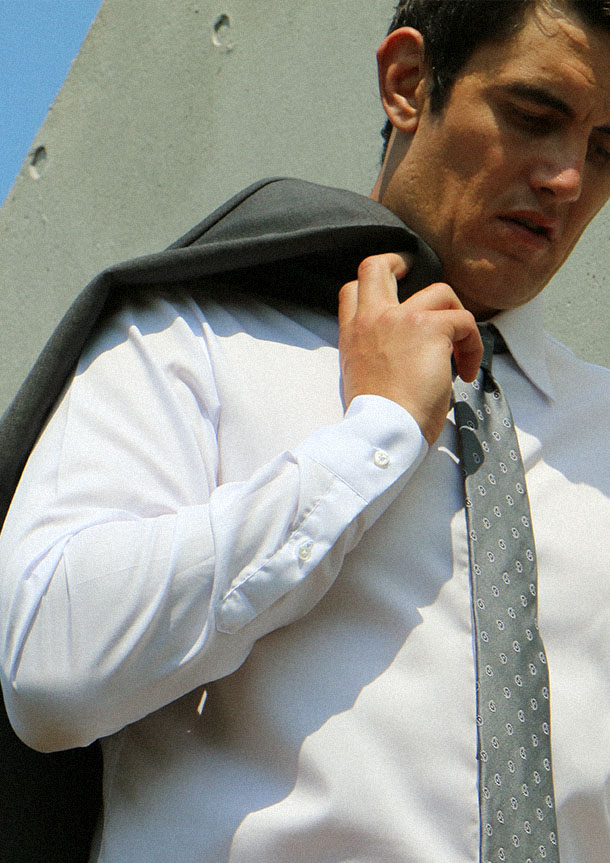 Dressy Broad(white)シャツの着用3