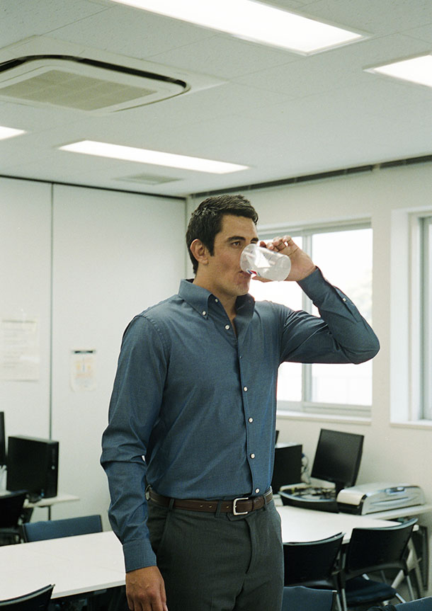 Regular Broad(dark blue)シャツの着用2