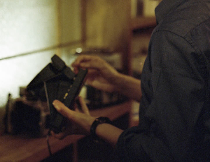 Regular Broad(dark blue)シャツの着用1