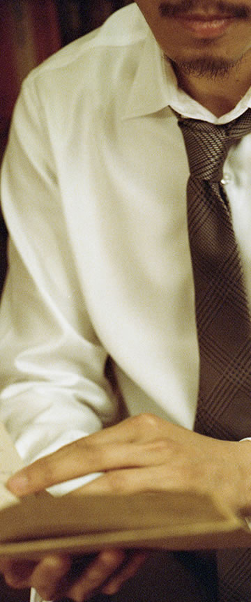 Dressy Herringbone(white)シャツの着用3