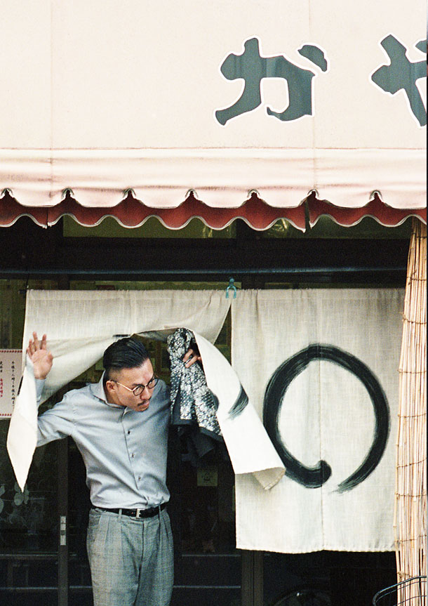 Dressy Herringbone(silver gray)シャツの着用2